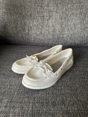 American Eagle Outfitters White Slip-ons Boat Shoes